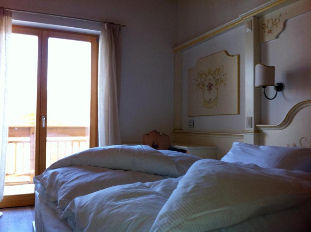瑞莱斯费奥迪博斯科酒店 福尔加里亚 客房 照片